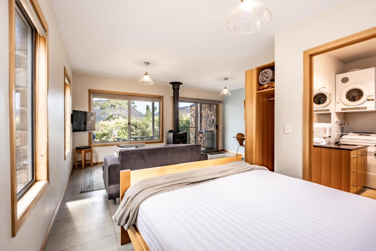 Freycinet Stone 4 - Granite *